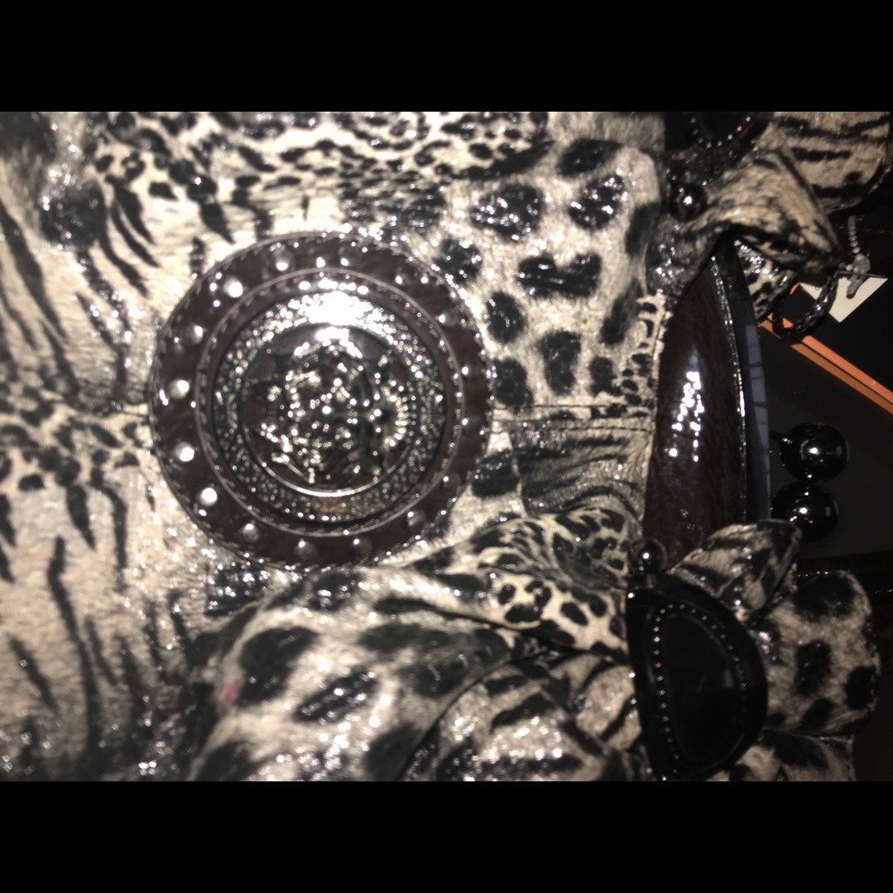 Purses - Picture 2 of 6